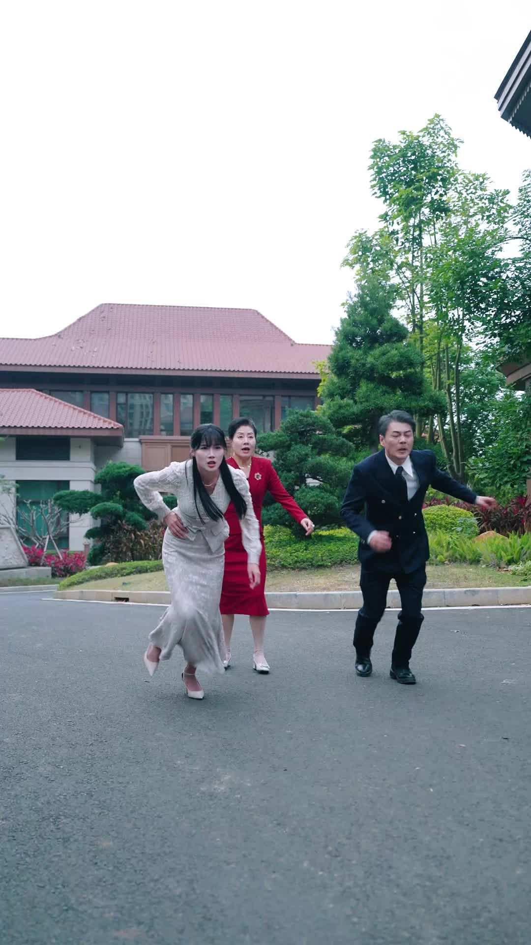 Episode 4 - Runaway Bride Fell For Him