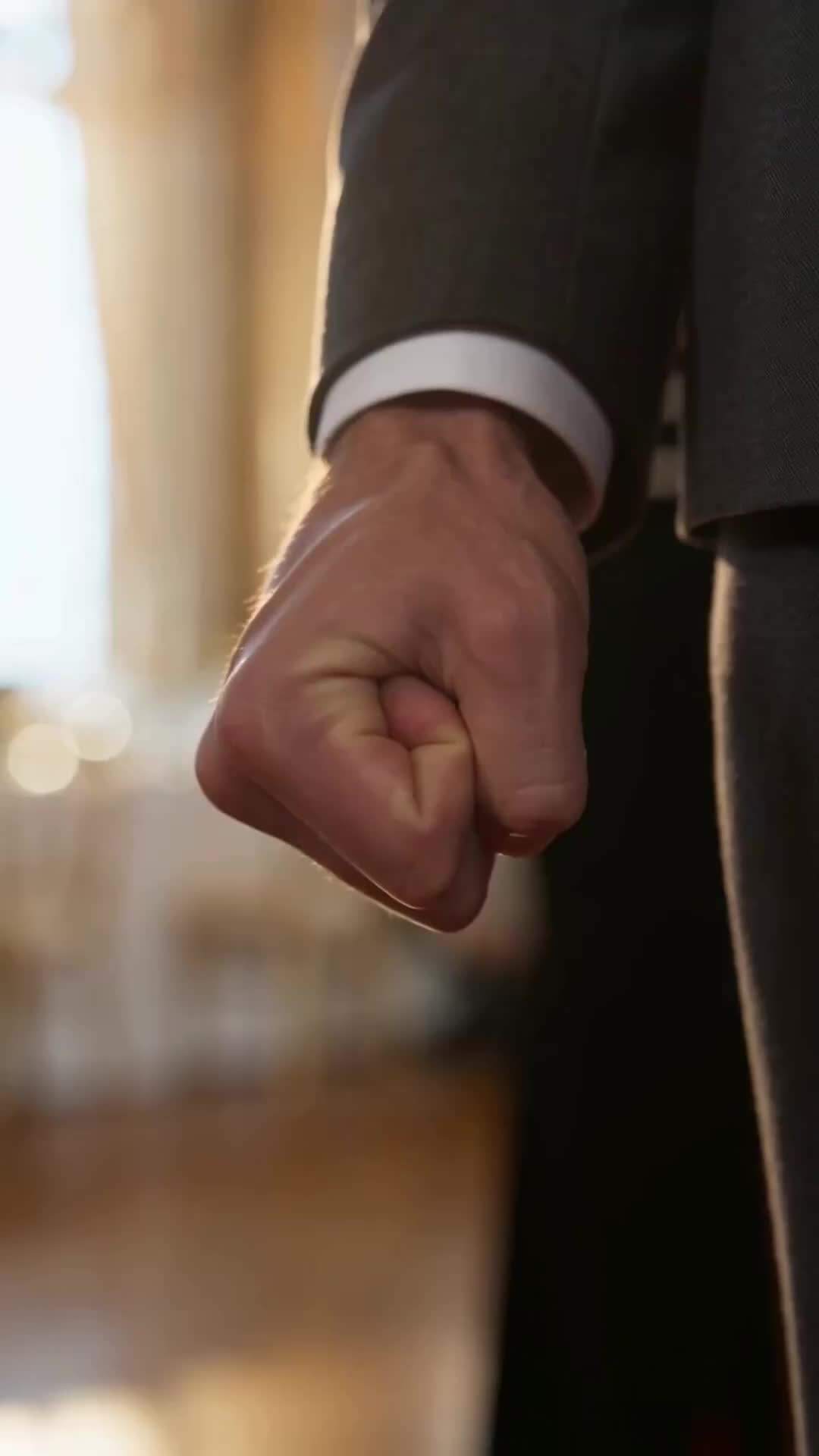 Episode 20 - Divorce Me?Bow to My Billionaire Daughter!