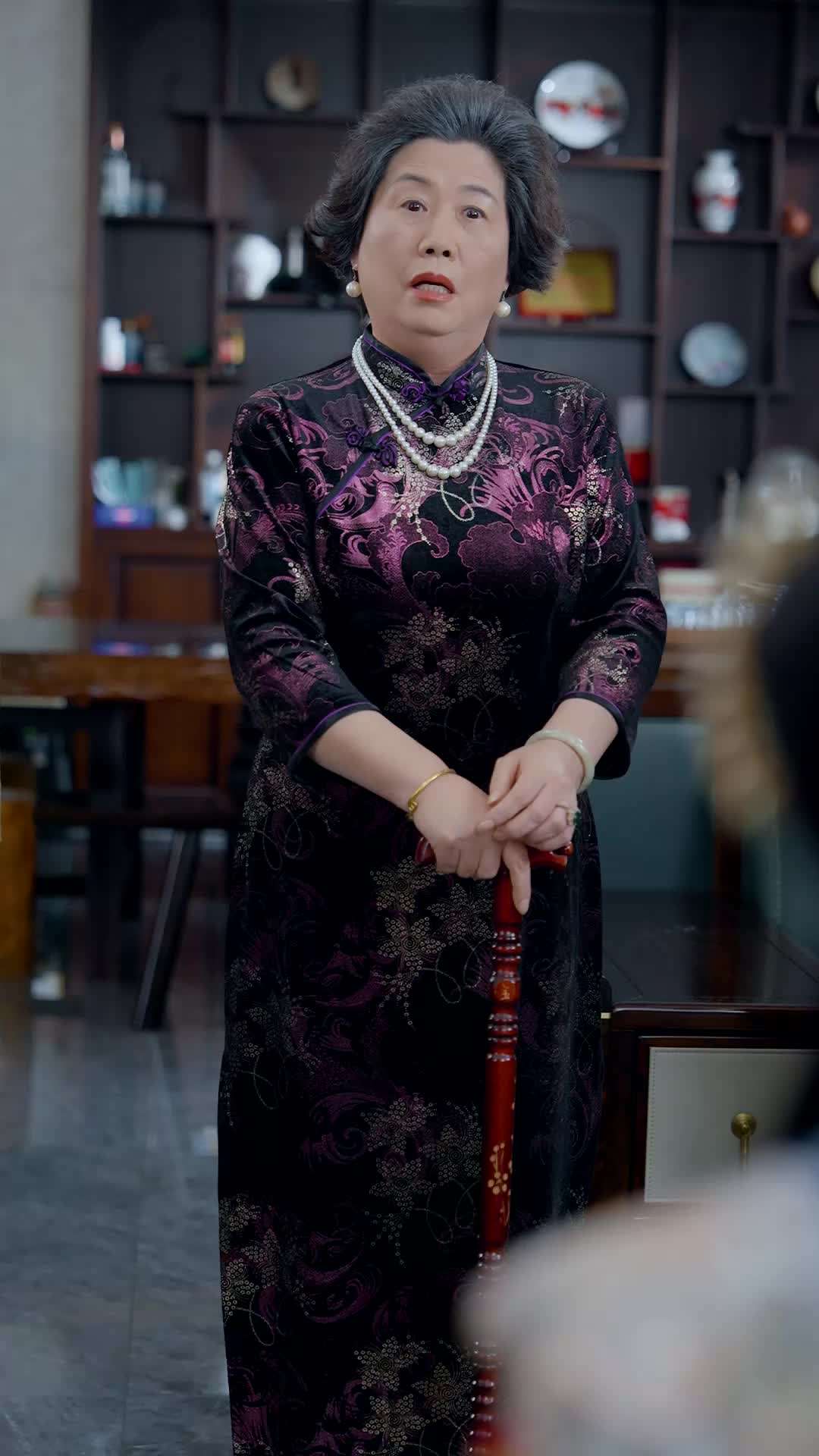 Episode 59 - Bow Down, My Great-Aunt Is Back!