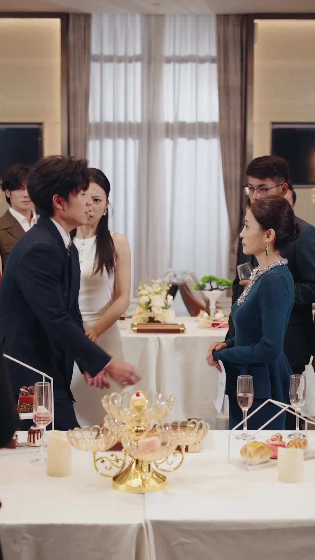 エピソード25 - 裏切りの宴: 继承者を奪還した女王