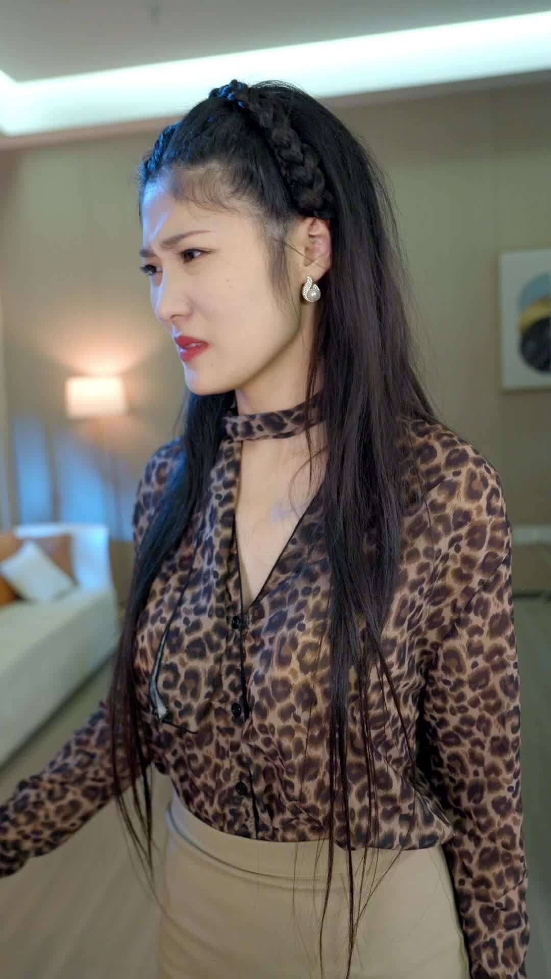 エピソード32 - 息子を騙した彼女は、 私の正体を知らなかった