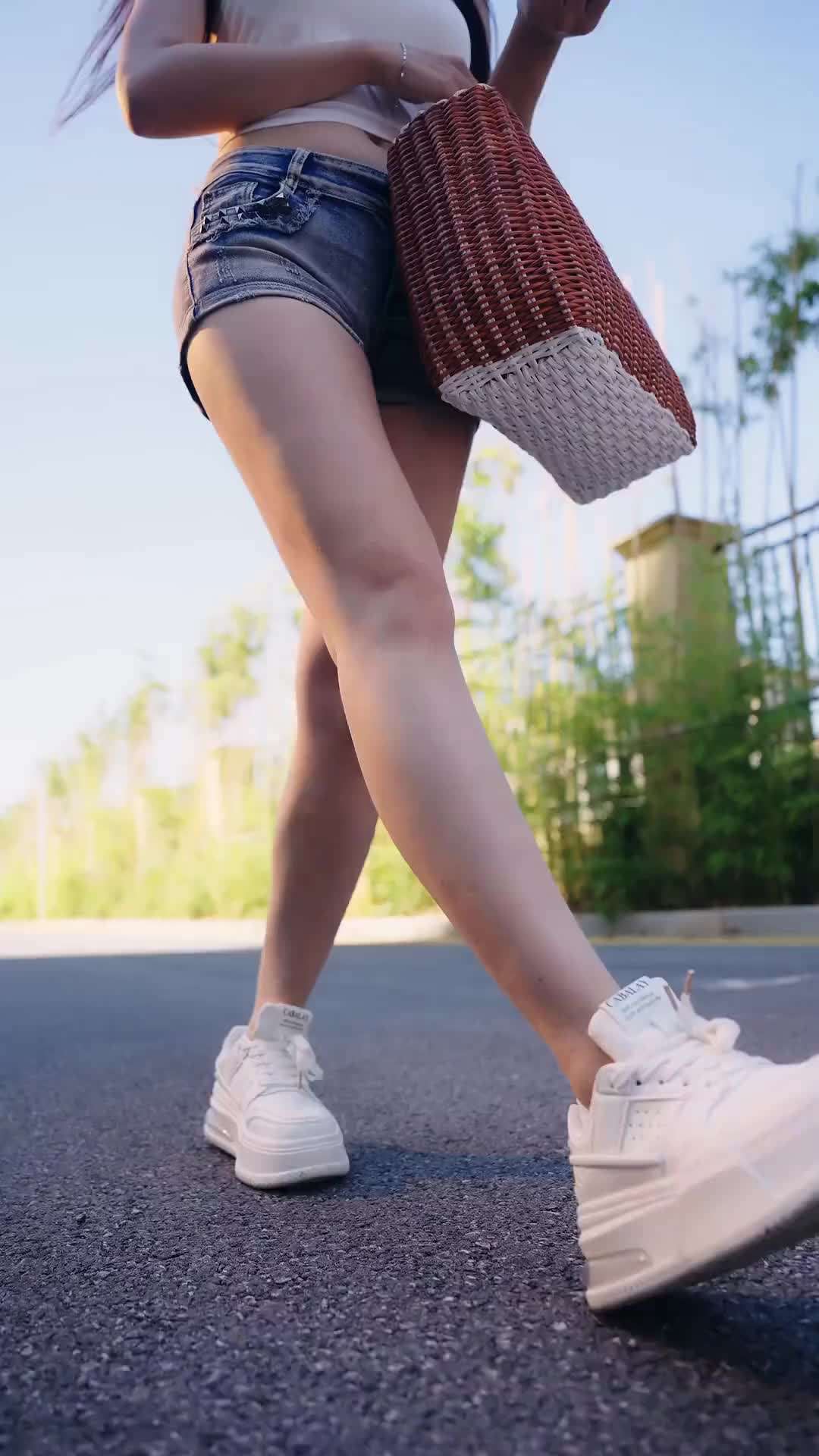 에피소드 1 - 어린 가정부