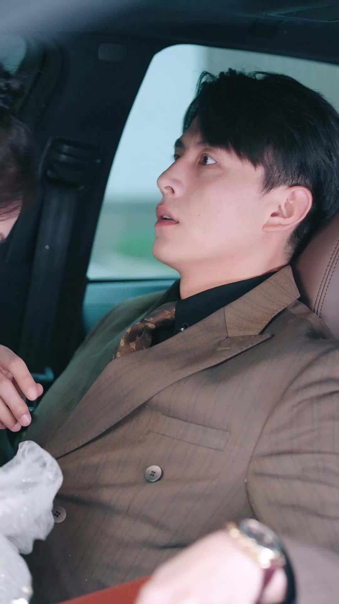 Episode 2 - Runaway Bride Fell For Him