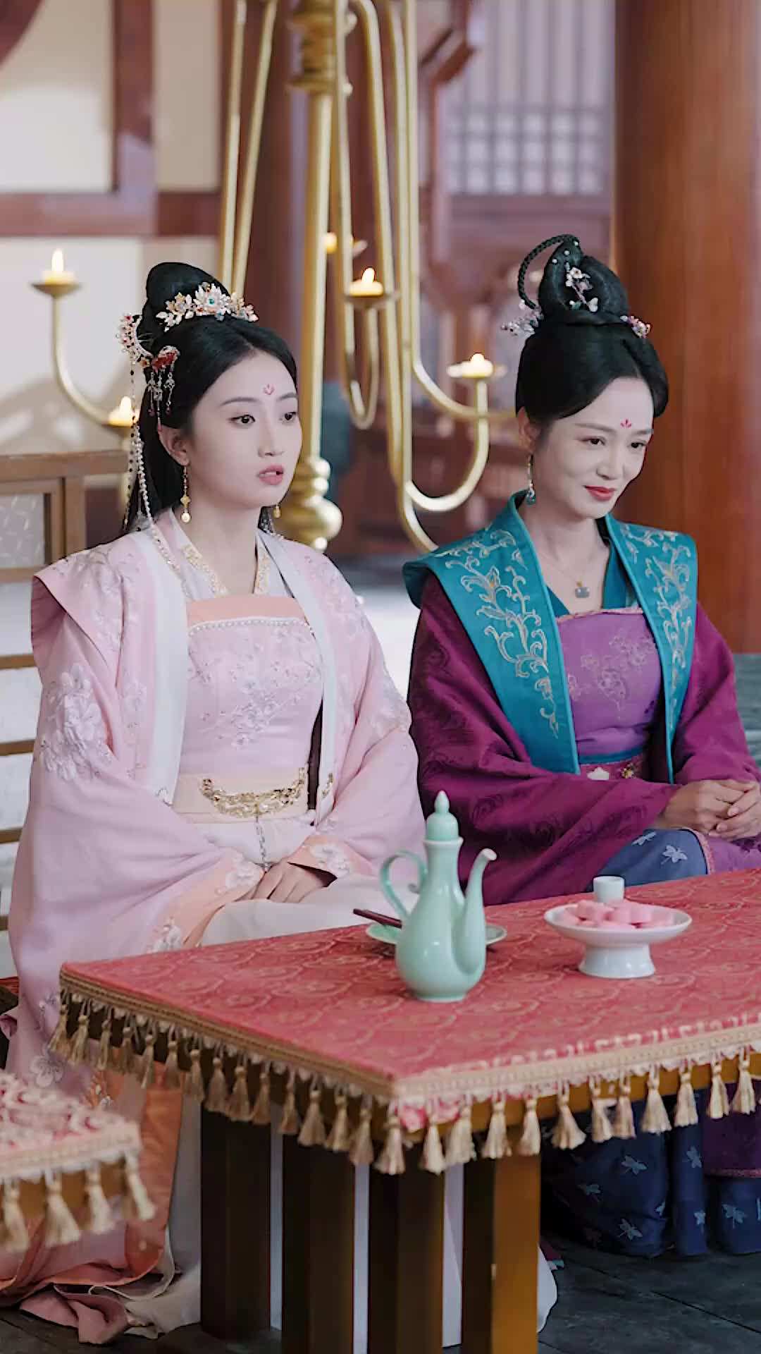 Episode 45 - Ex Left for Gold, She Married the Throne