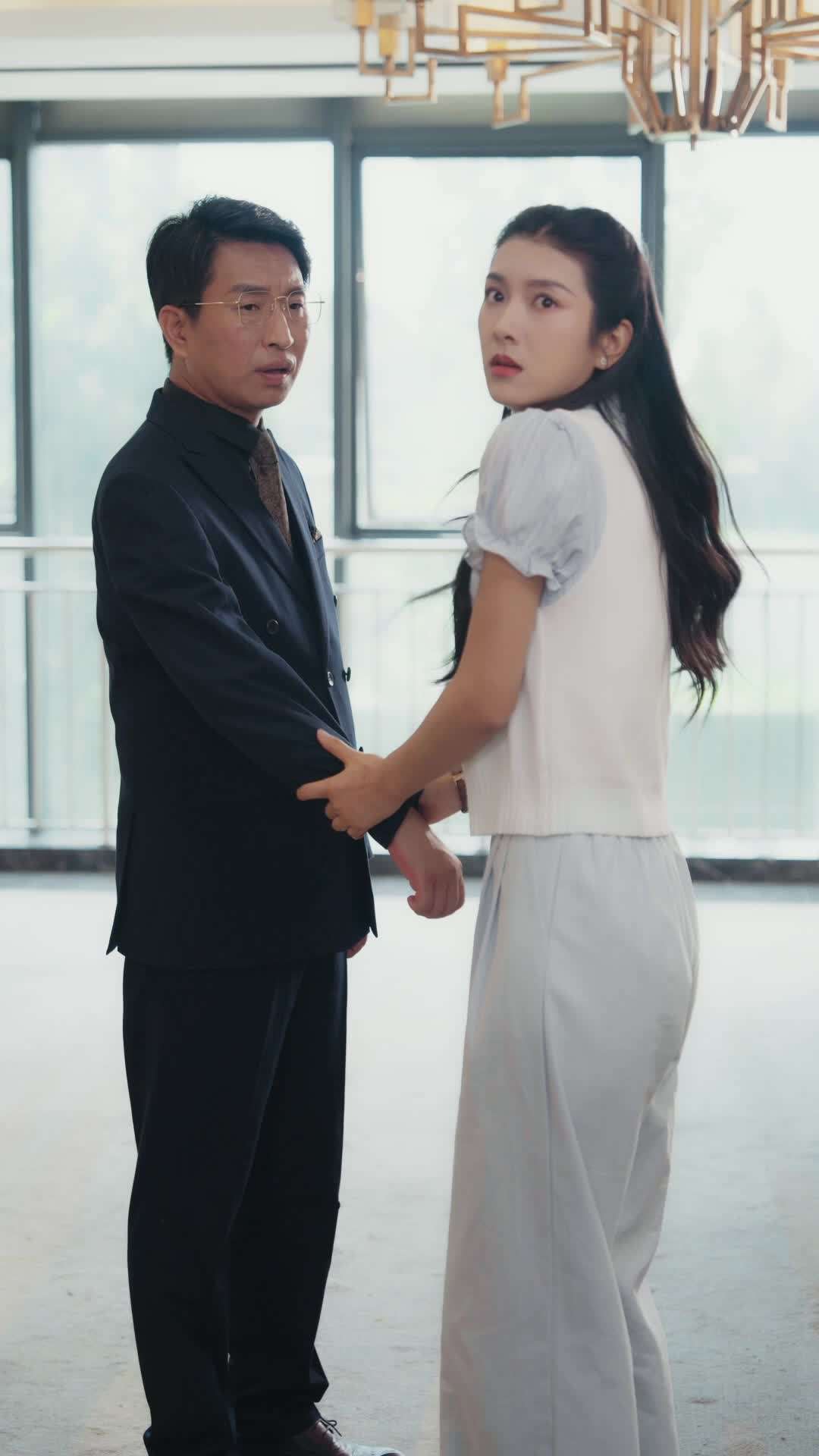 Episode 21 - Mr. & Mrs. Smith: Pretending to Be CEO‘s Penniless Lover