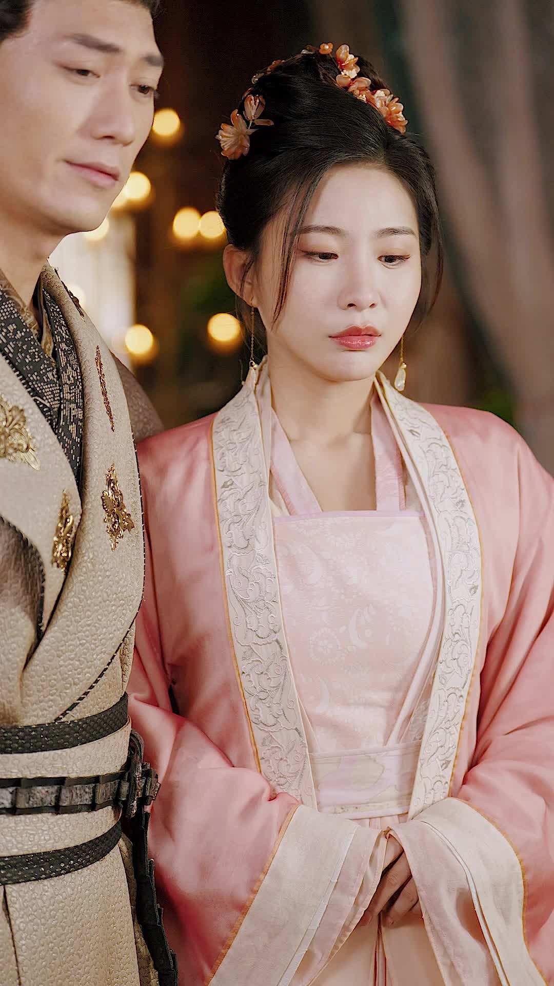 Episode 3 - Ex Left for Gold, She Married the Throne