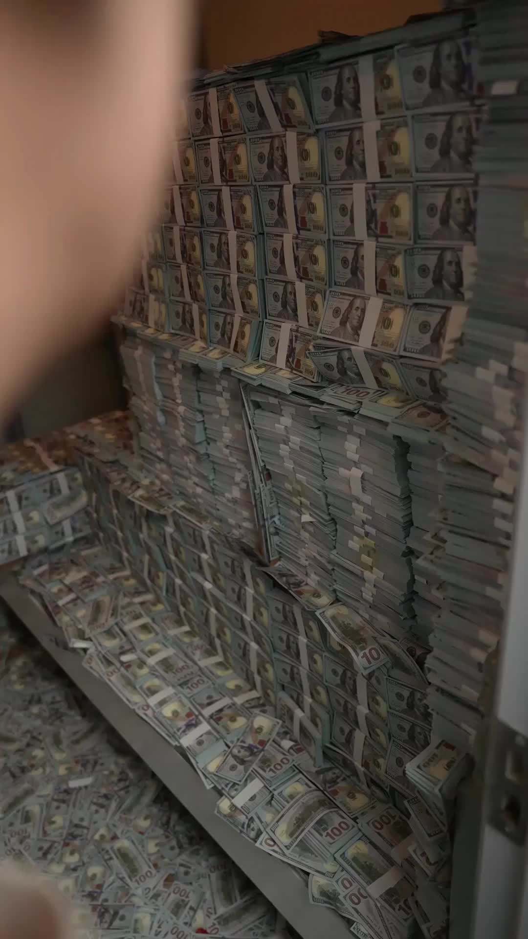 Odcinek 2 - Potężny milioner spadł z nieba