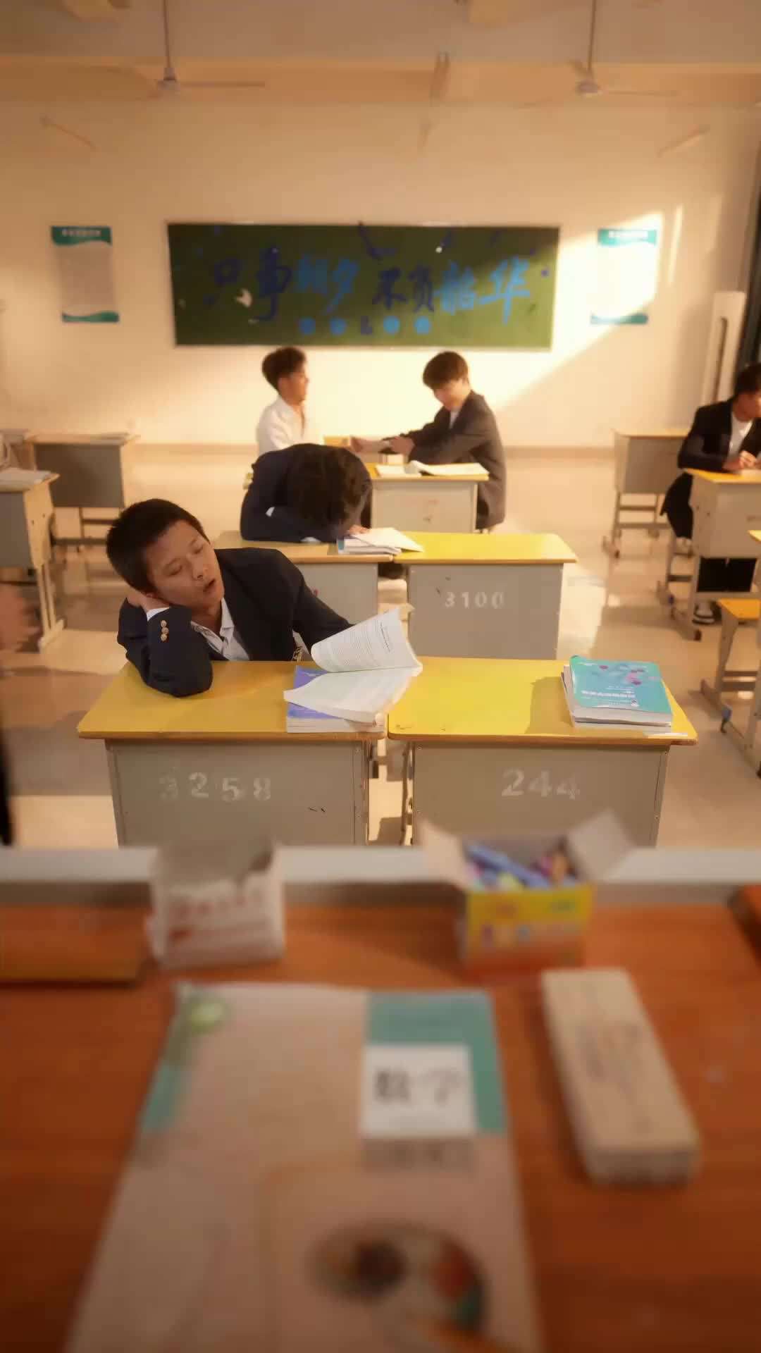 Episode 21 - From Throne to Classroom: The Warlord Reborn