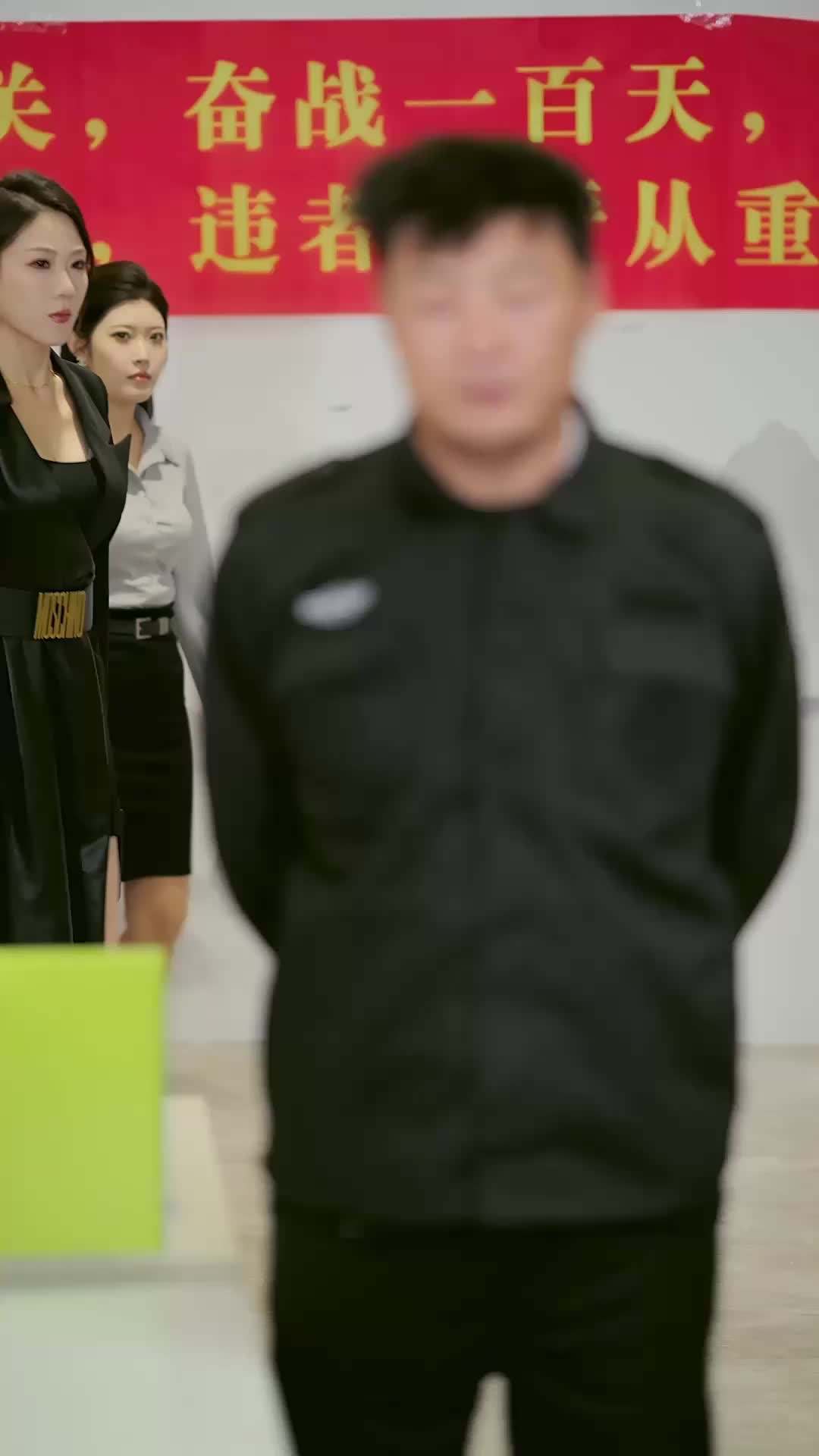 エピソード11 - 追放された天才、 会社を打ち負かす