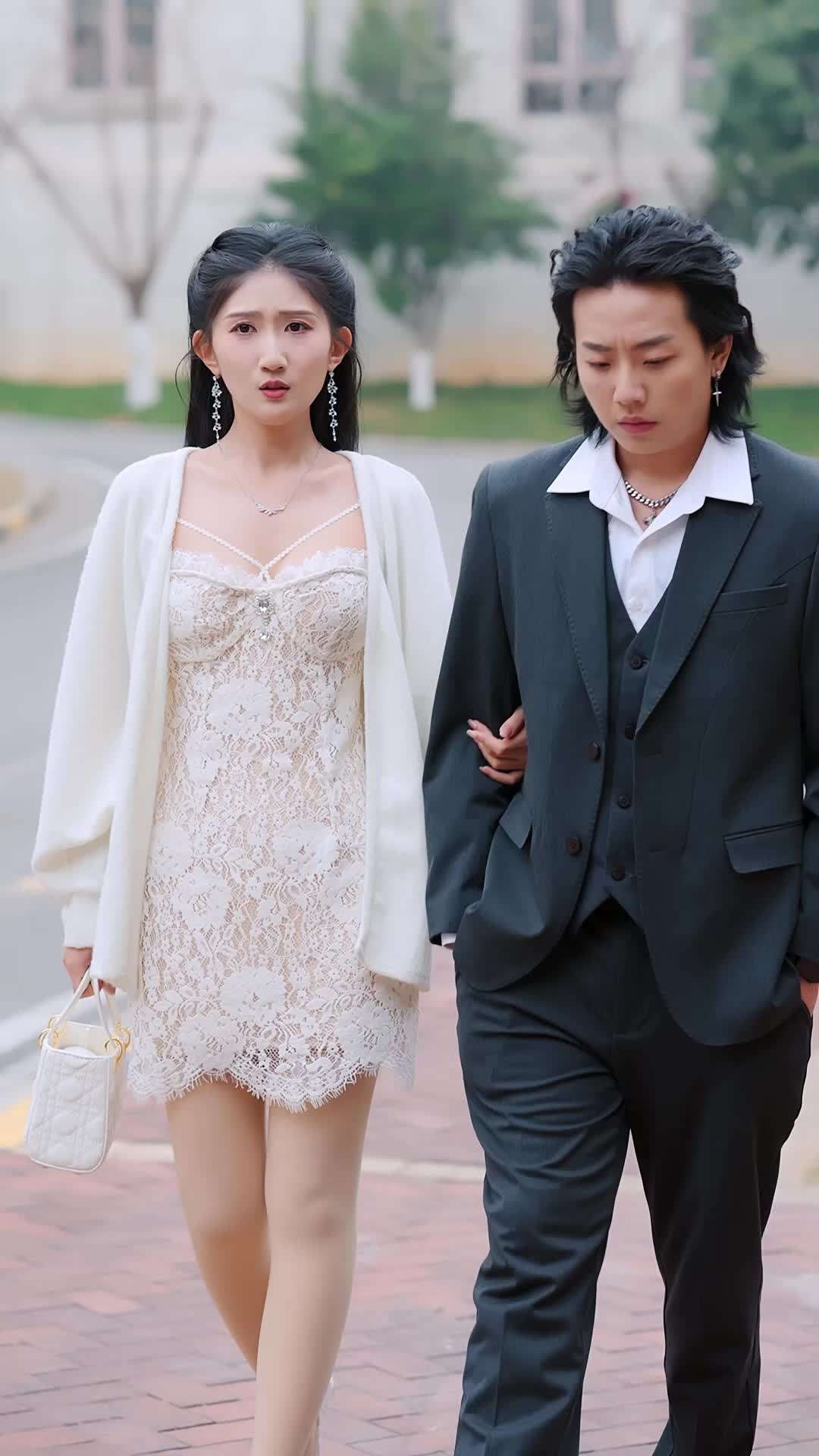 에피소드 10 - 이별하고 깨어난 시스템: 여성을 돕고 벼락부자 되기