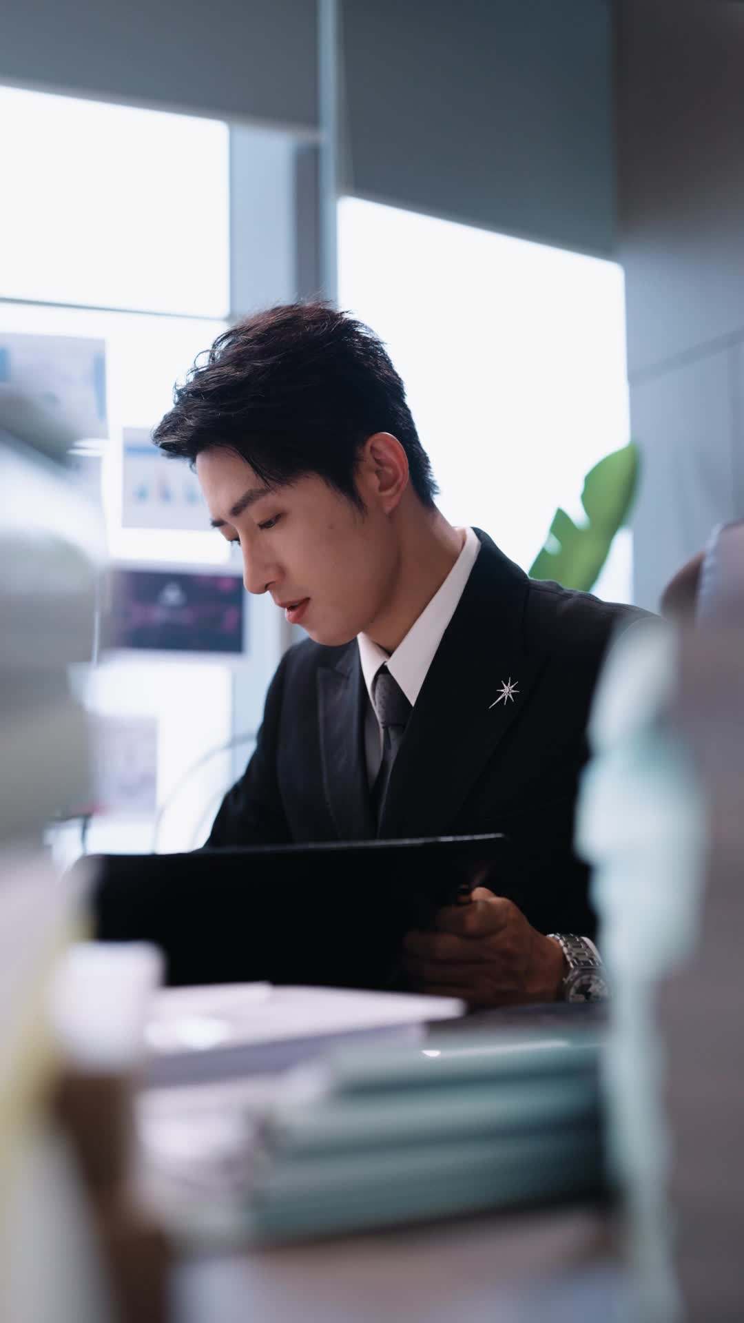 Episode 21 - Miss Secretary, You Stole His Heart