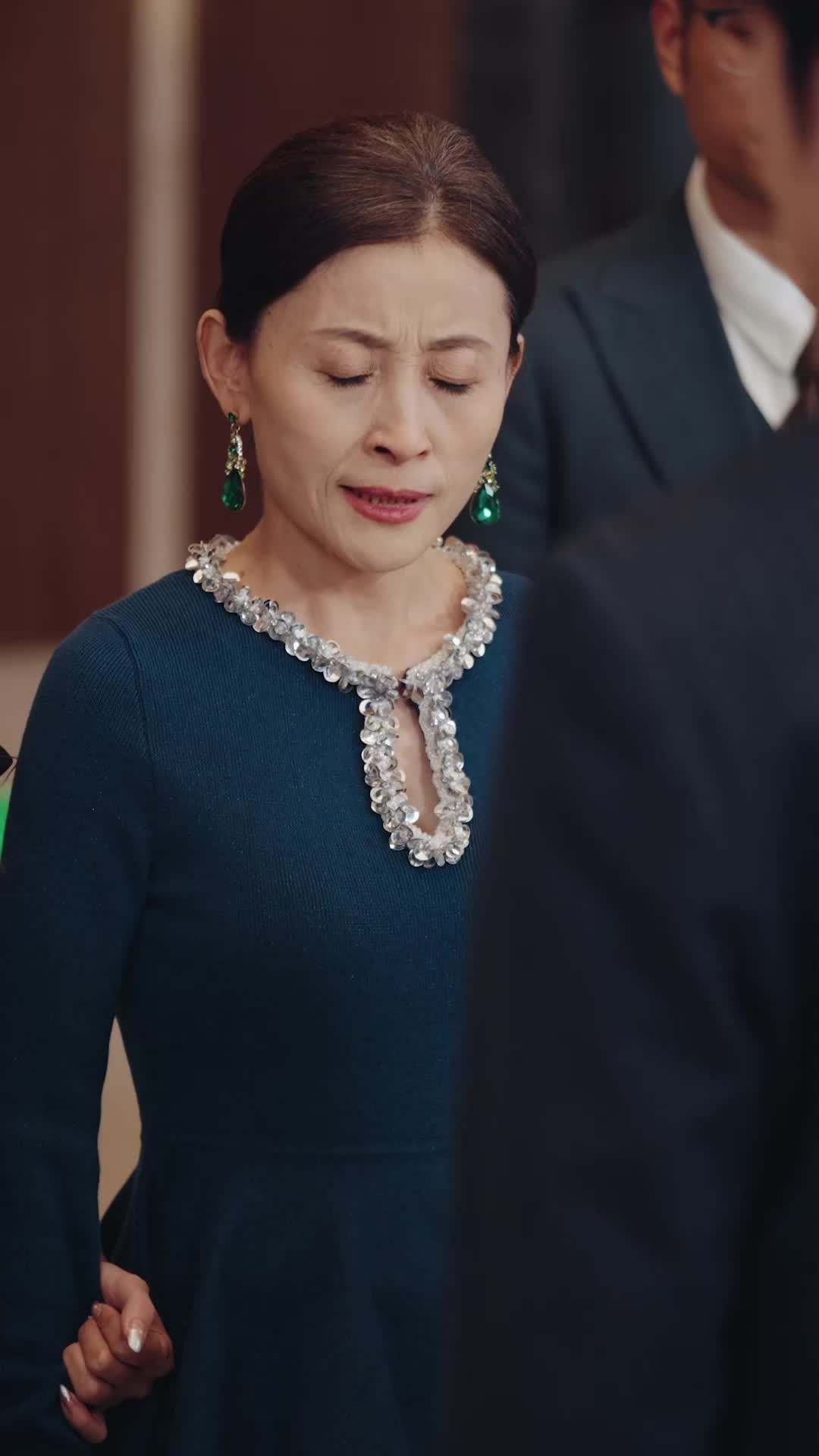 エピソード33 - 裏切りの宴: 继承者を奪還した女王