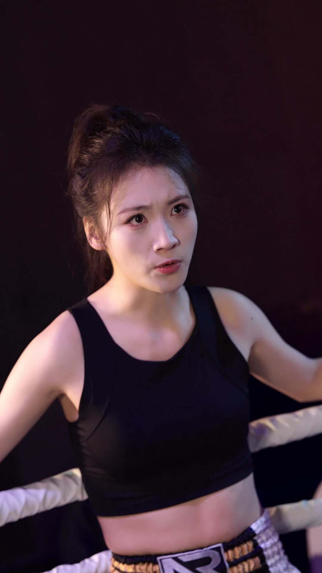 エピソード12 - 拳を捨てた女王、もう一度リングへ