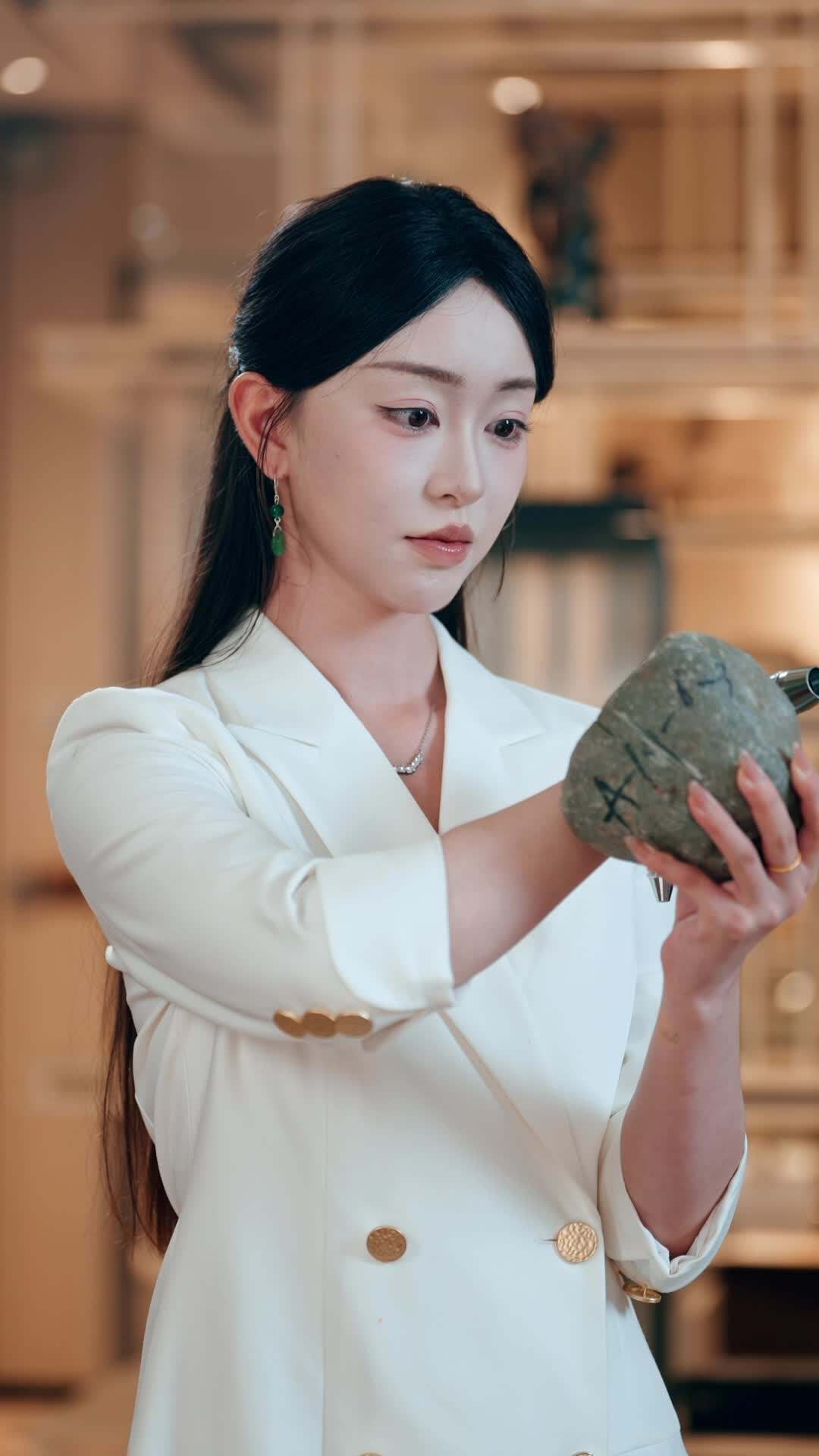 Episode 97 - Queen of Seeing Through Lies