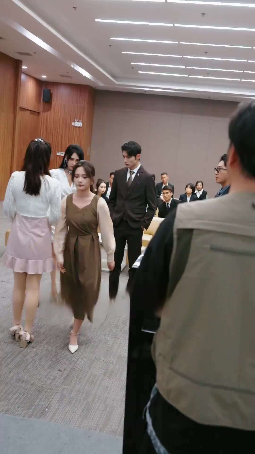 Episode 16 - CEO, Those Twins Look Just Like you