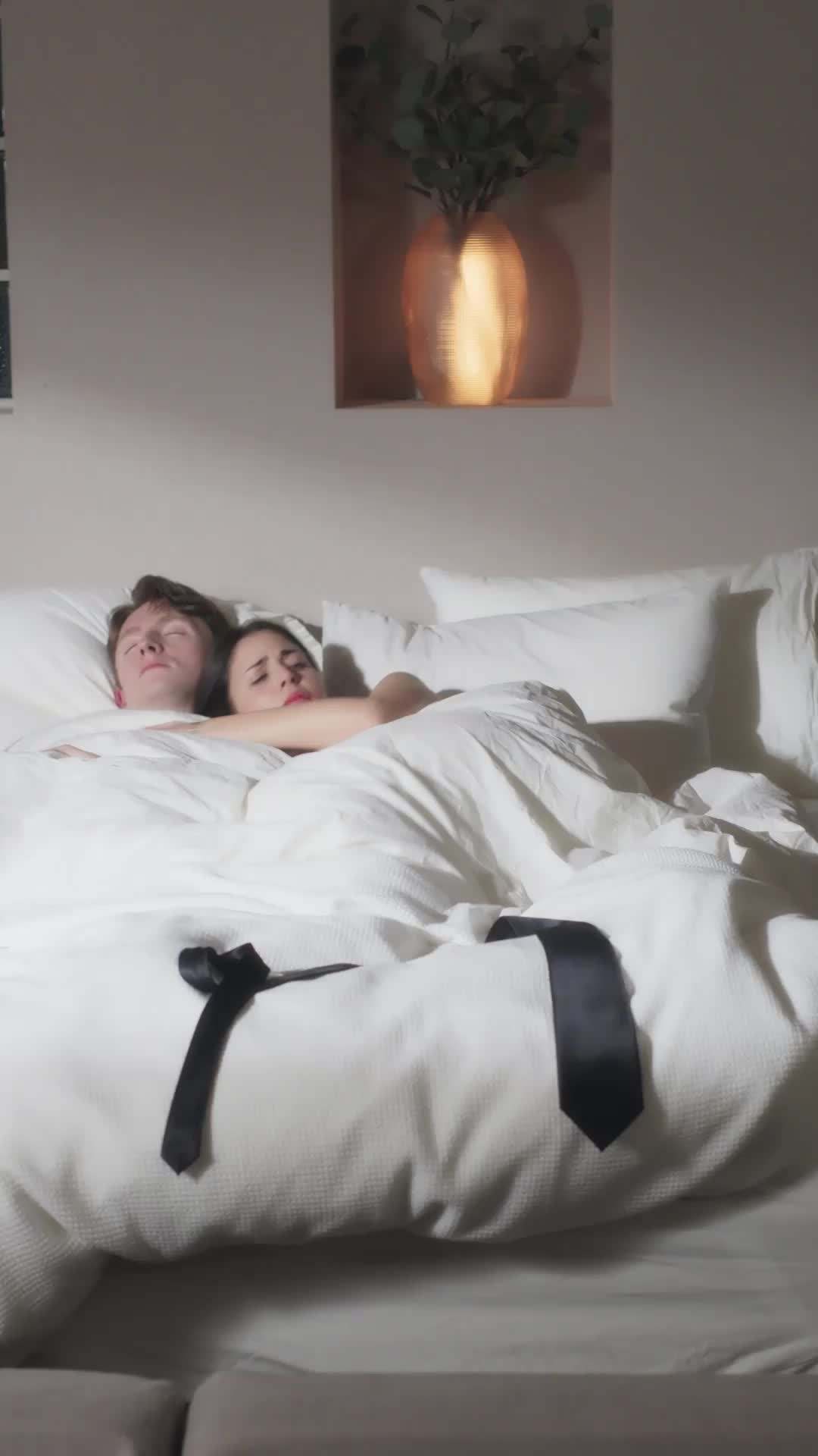 Trailer - Insta-Married