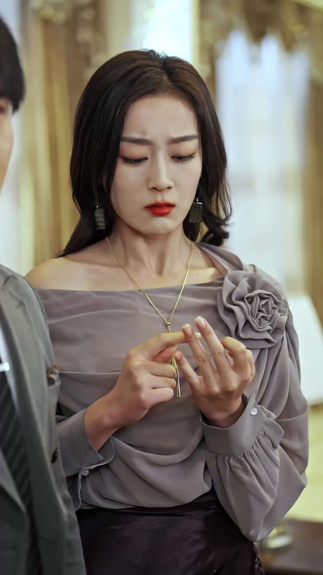 Episodio 12 - Farsa Falsa, Amor Real