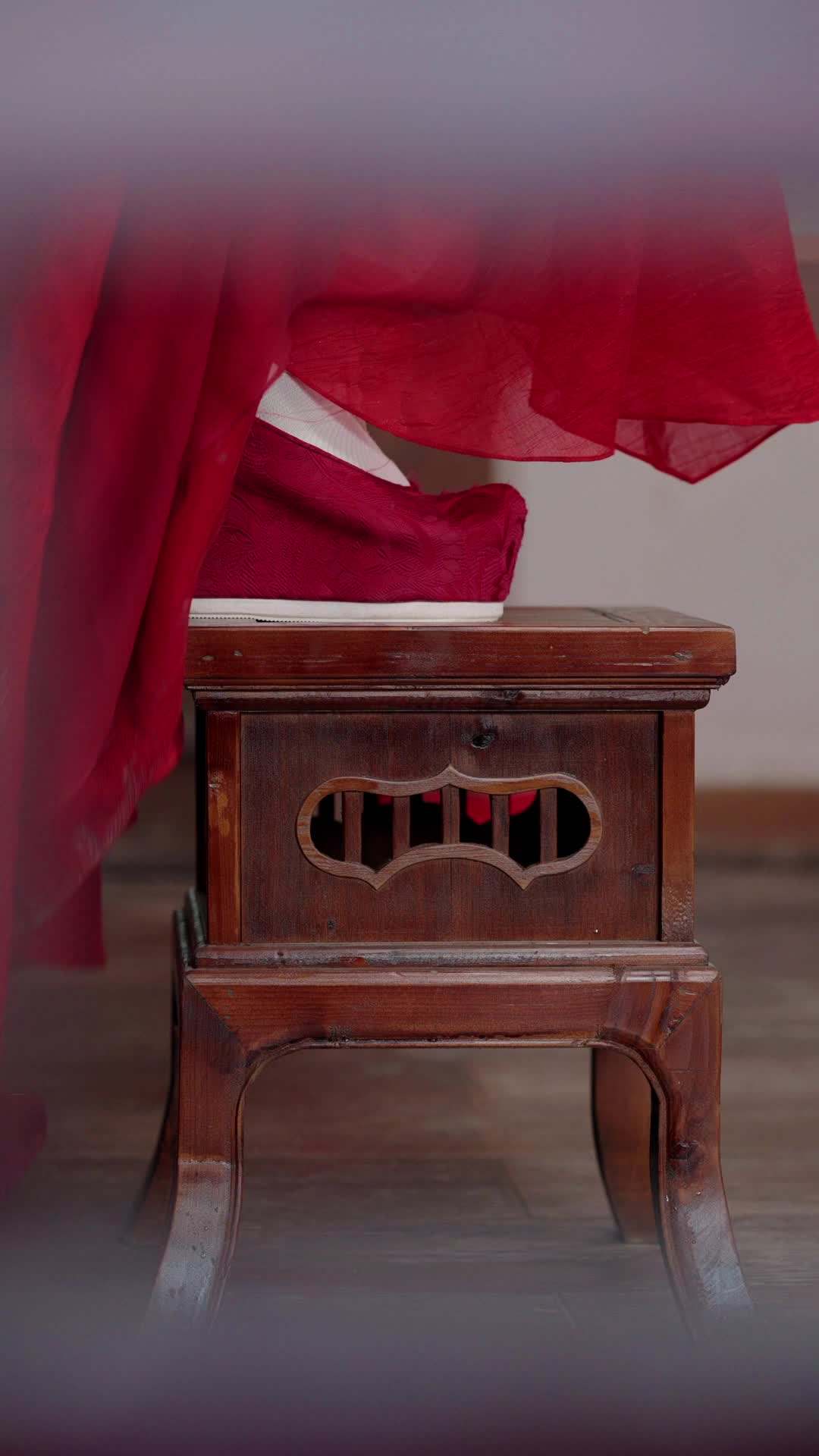 Episode 1 - Wiedergeboren, damit er fällt