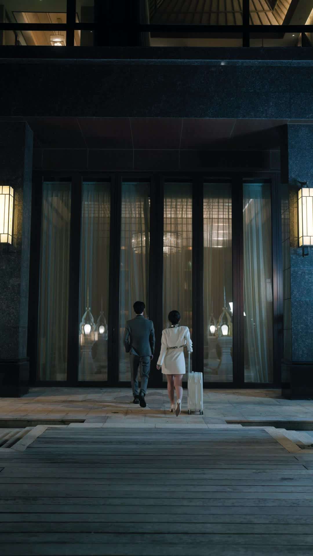 Episode 16 - Red Carpet, Hot Kiss