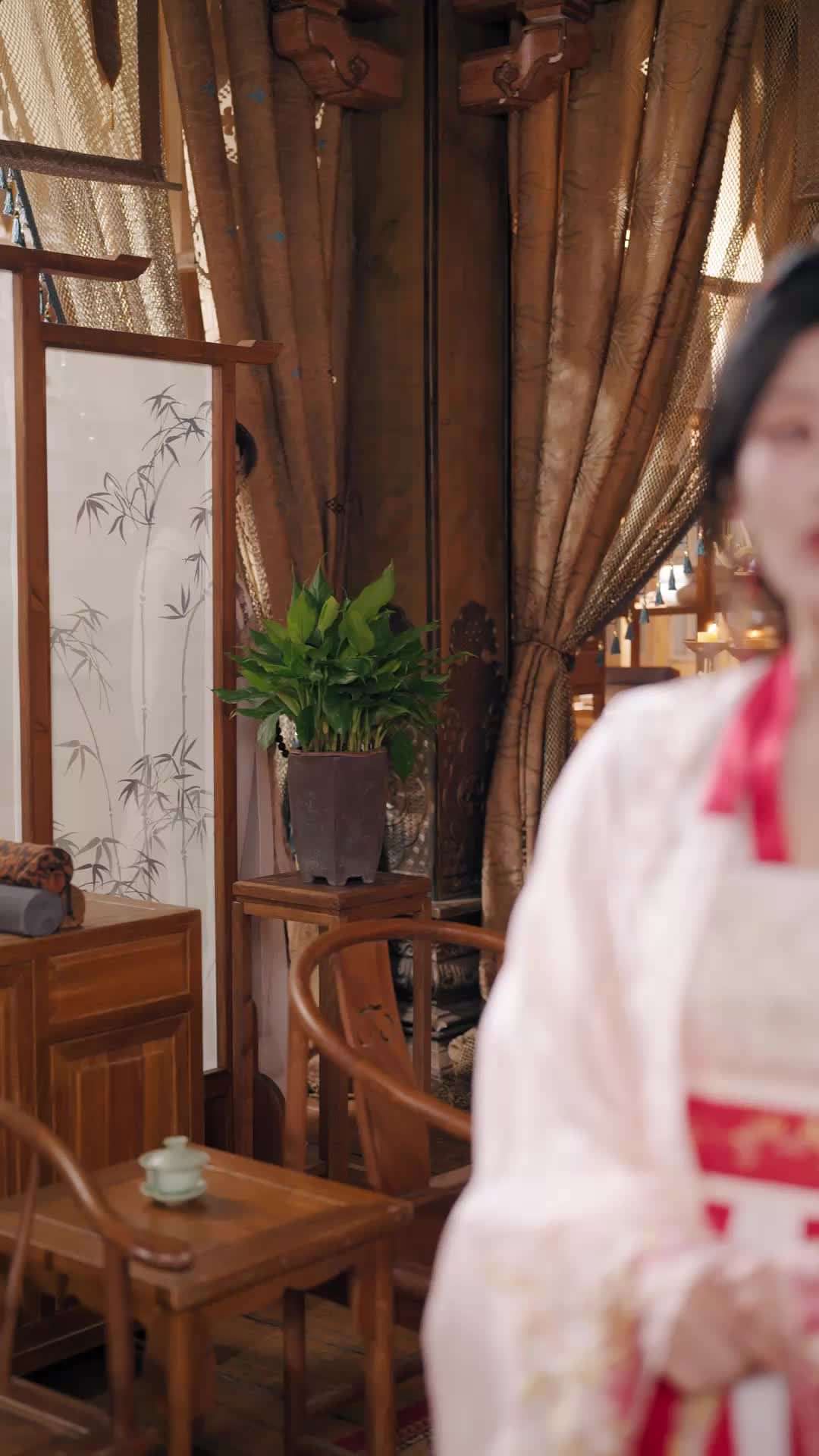 Episódio 17 - Divorcie o Falso, Case com o Trono!