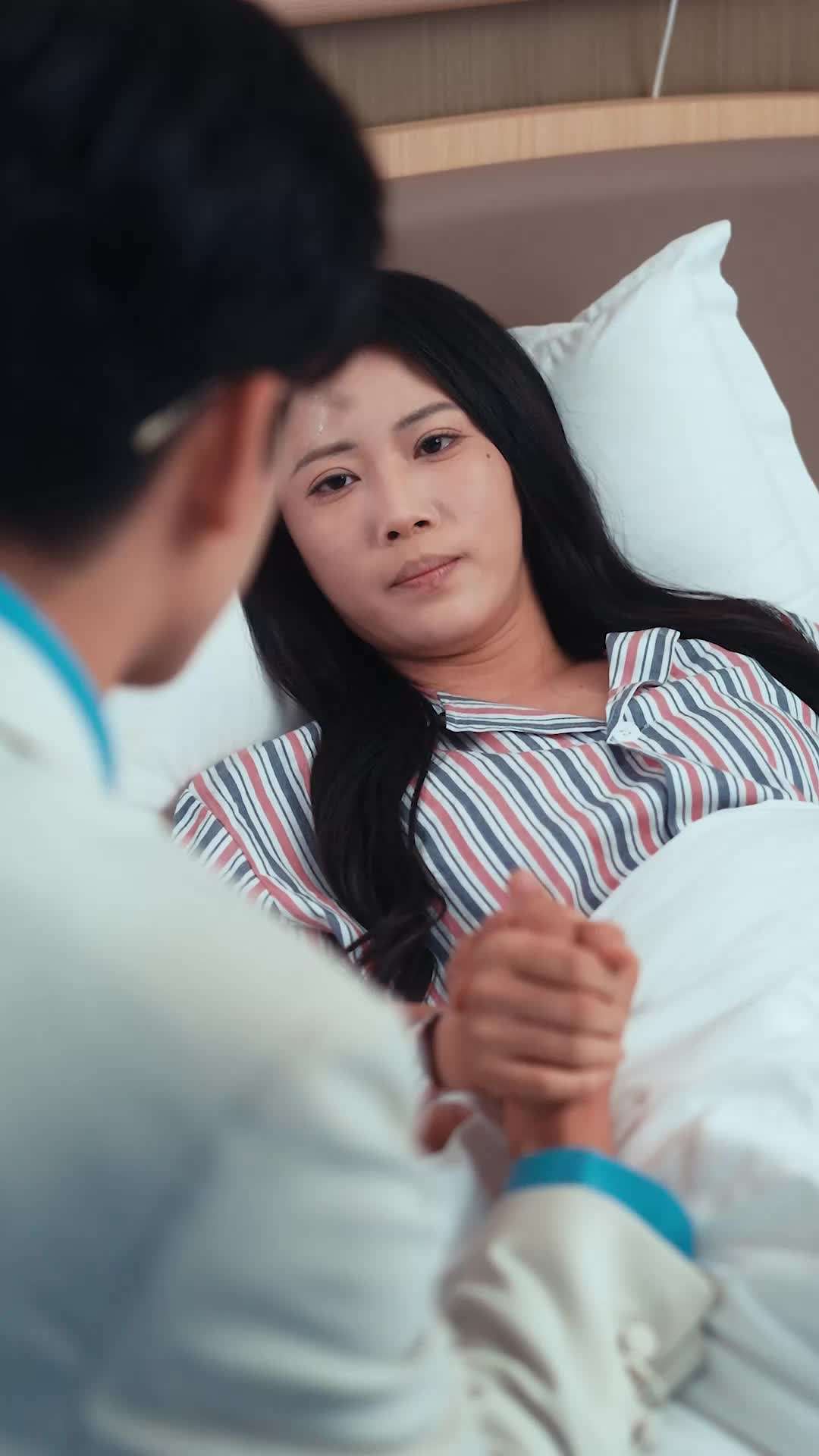 エピソード36 - 離婚後、元妻が学界で時の人に