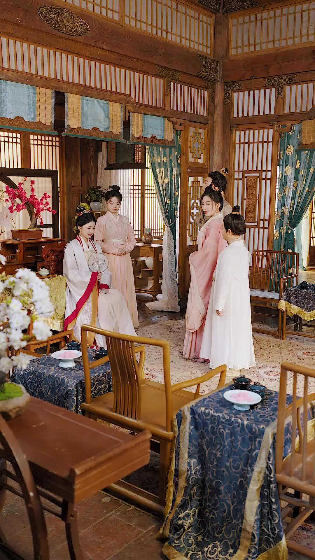 Episode 4 - Ex Left for Gold, She Married the Throne