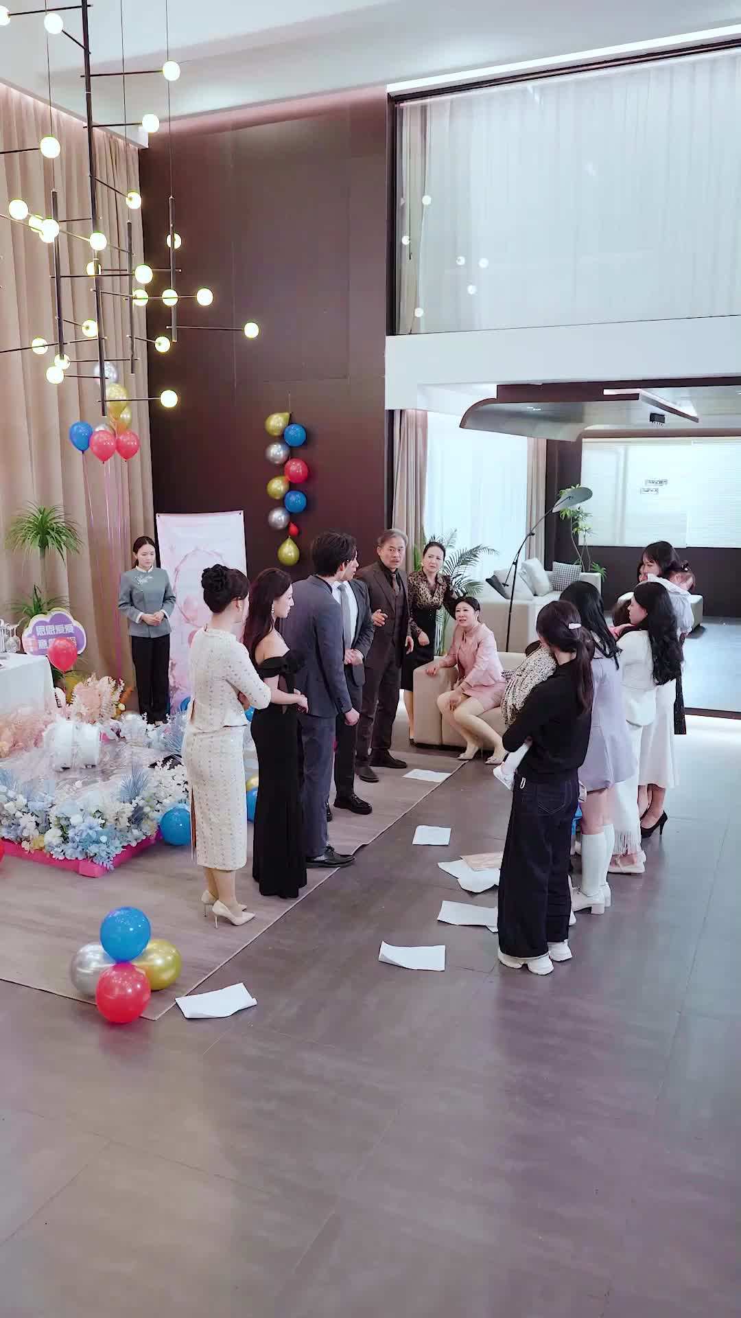 Episode 25 - Saat Dia Berlutut, Aku Memilih Tahta