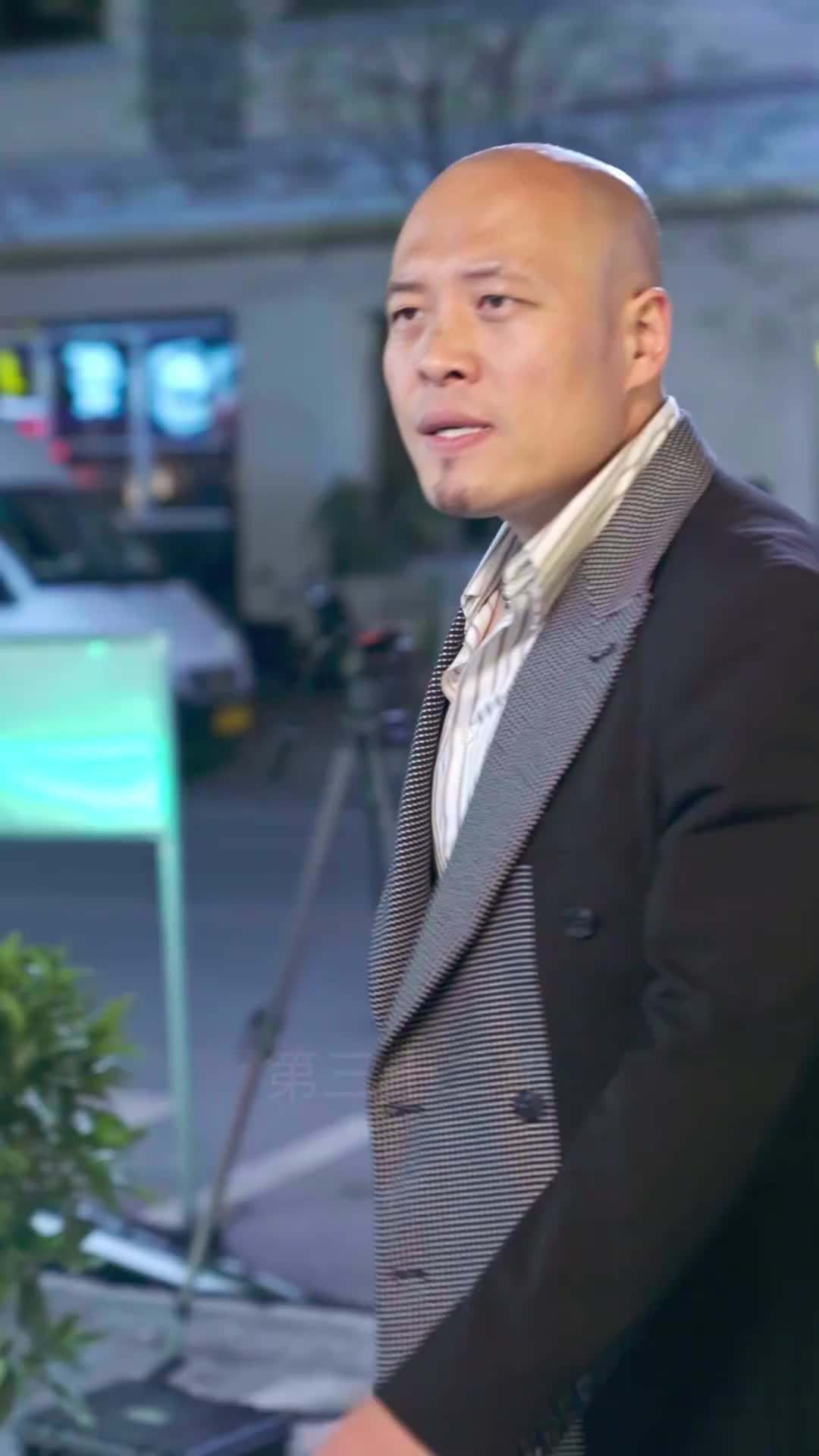 Episode 32 - Ms. CEO's Miracle Healer Boyfriend