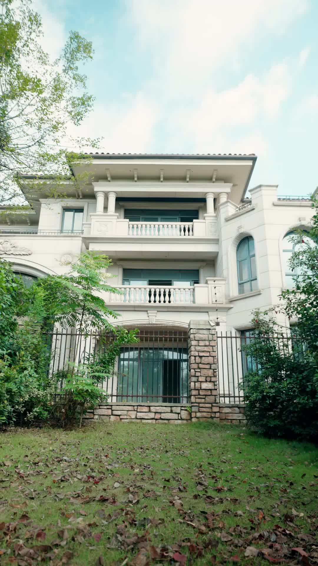 Episode 6 - CEO Lu's Four Wonders