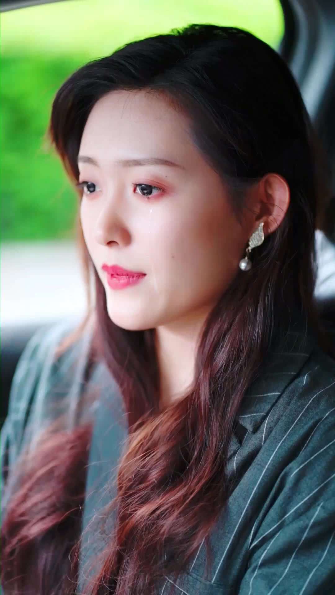 Episódio 1 - Esposa Mimada do CEO Escapa durante a Gravidez
