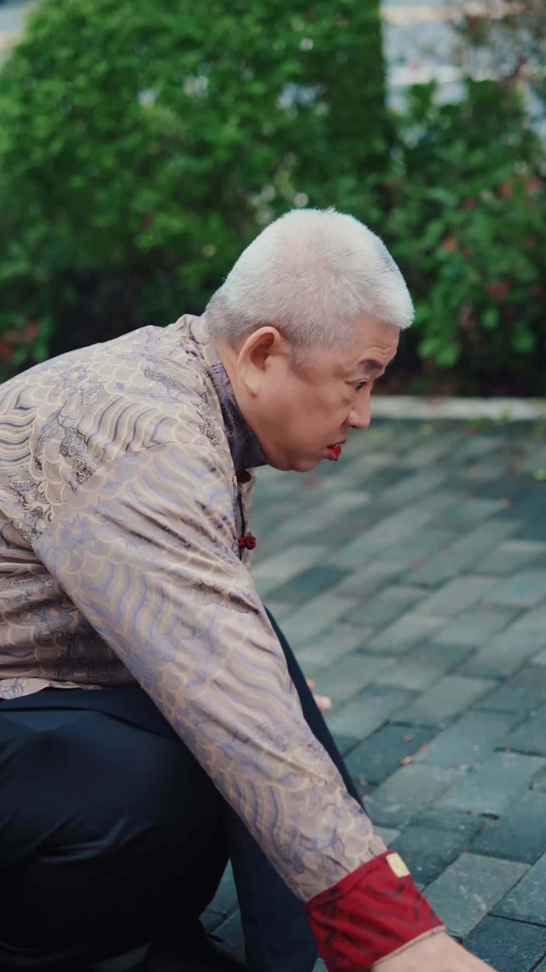 Episode 10 - Bow Down, My Great-Aunt Is Back!