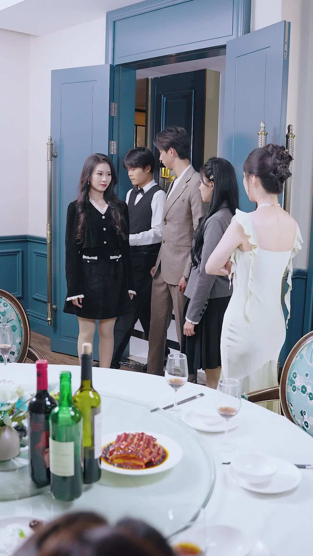 Episode 5 - The Heiress vs. The Fake