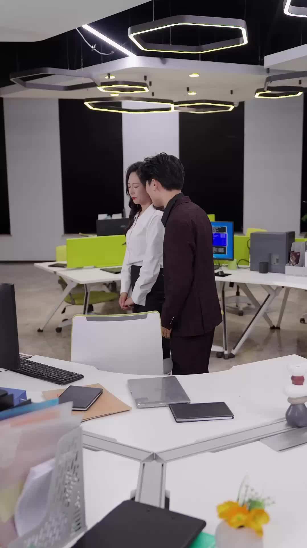 エピソード30 - 追放された天才、 会社を打ち負かす
