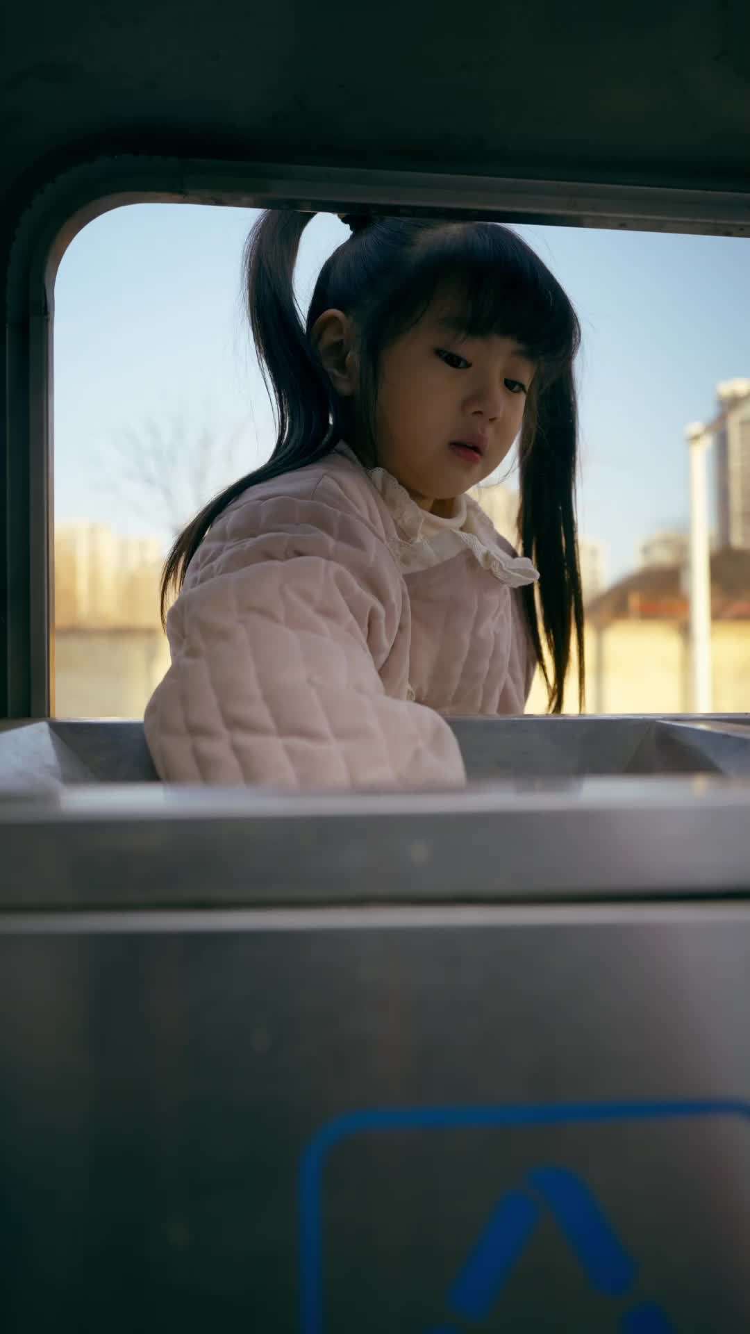 第1集 - 透視眼的小女孩