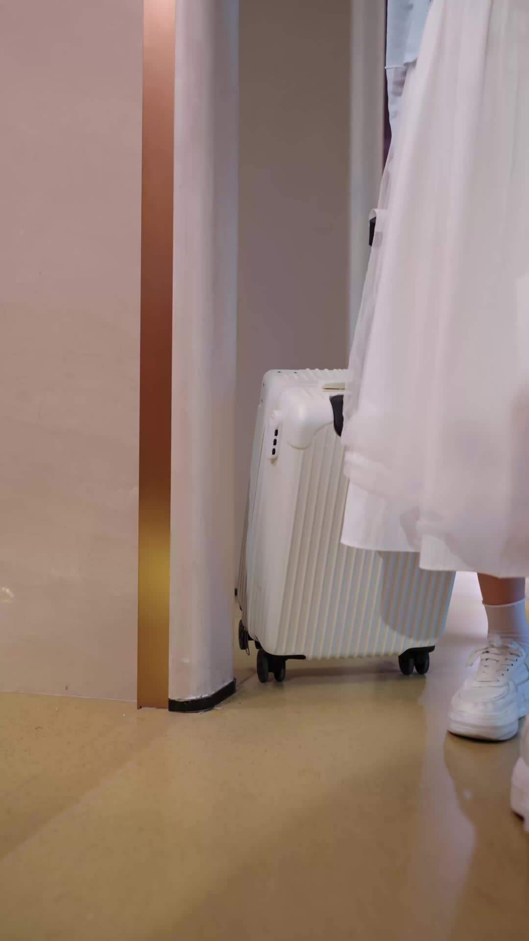Episodio 10 - L'allarme nausea mattutina di lui e il segnale d'amore di lei