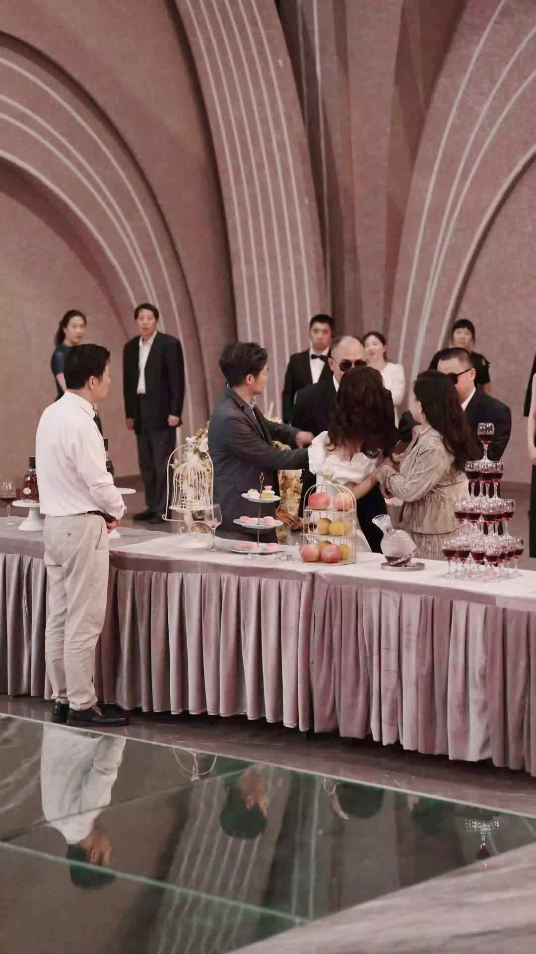 Episode 21 - The Heiress Can't Catch a Break