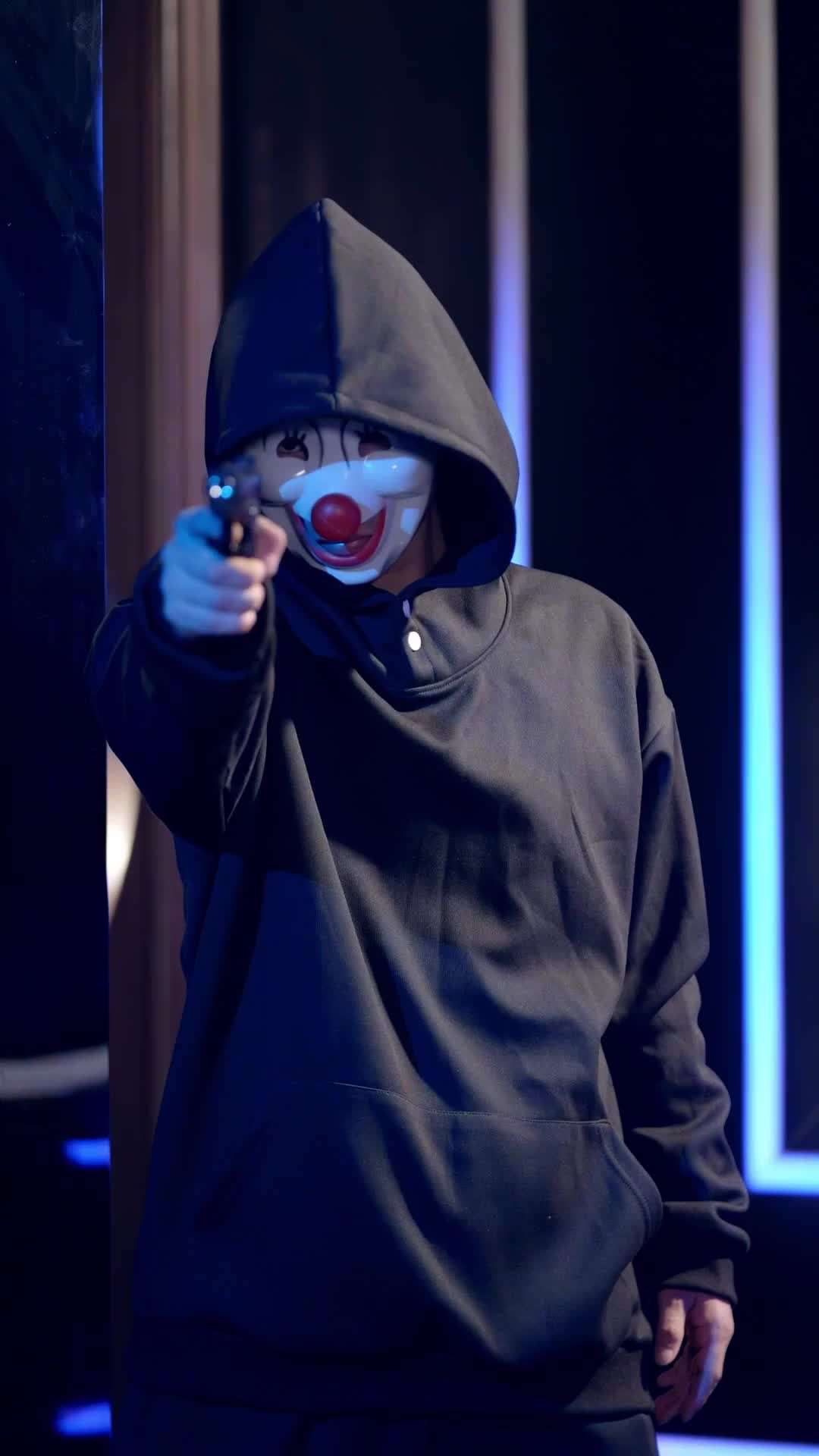 Episode 10 - Outsmarting the Clown Killer