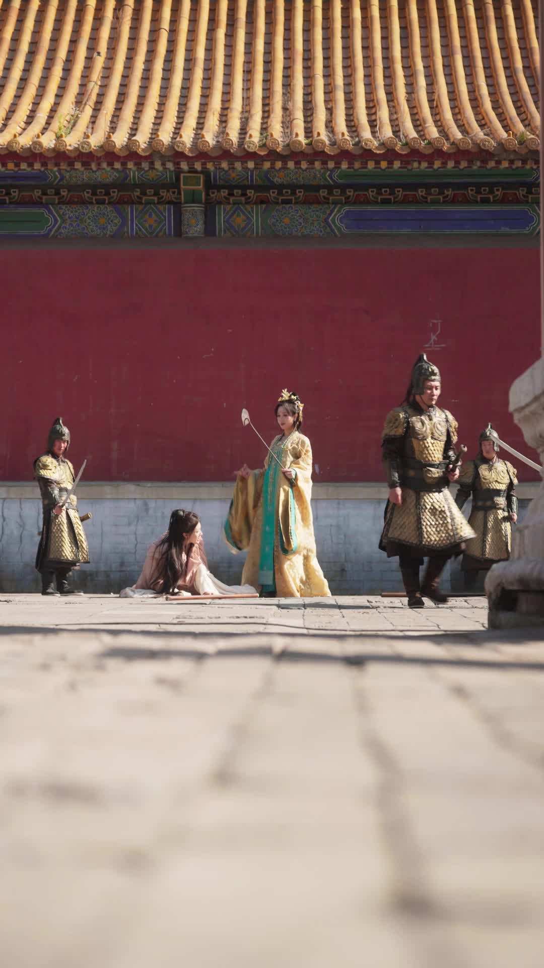 Episode 6 - Fallen Fox, Kneeling Royals