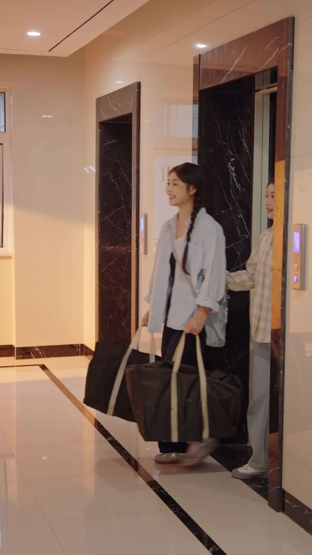 Episodio 44 - Da ragazza di campagna a regina dell’hotel